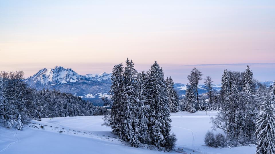 Winterstimmung auf dem Zugerberg mit dem Pilatus im Hintergrund