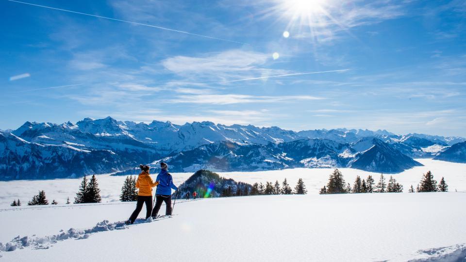 Schneeschuhlaufen auf der tiefverschneiten Rigi